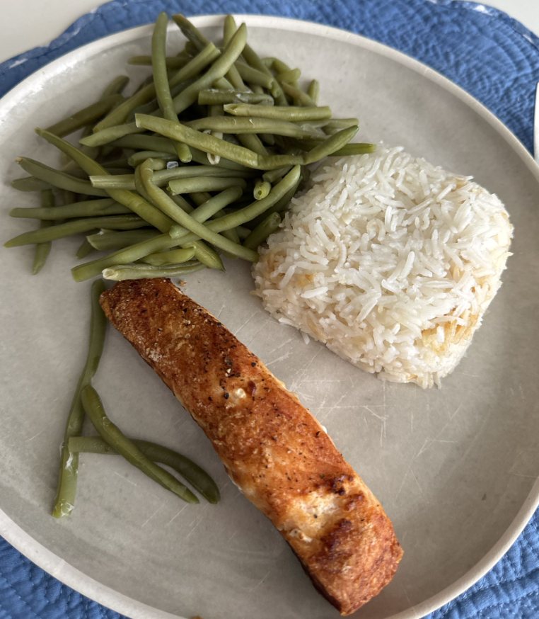 Salmón con arroz y judías